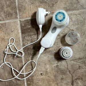 Clarisonic mia with new brush, cover, extra brush, and charger